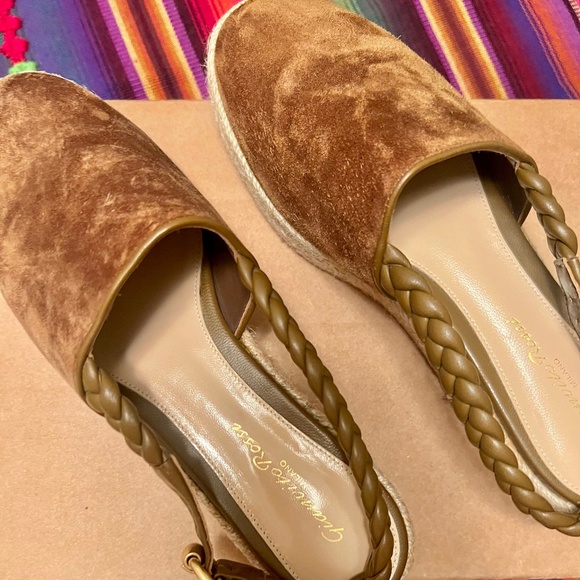 Beautiful Like-New Gianvito Rossi Espadrilles in Warm Brown Suede - Picture 2 of 5